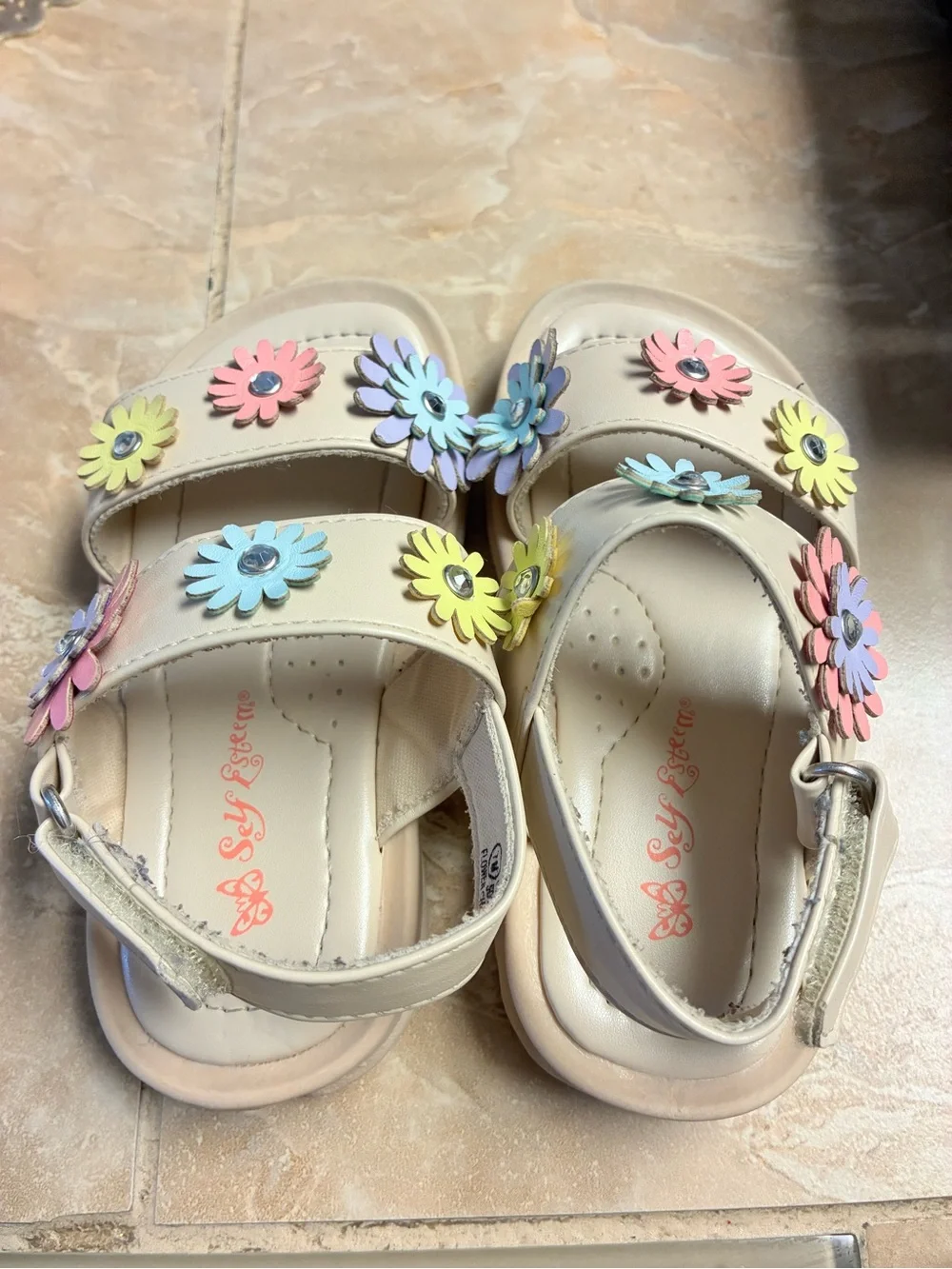 Toddler size 7 Girl Beige Sandals with Flowers